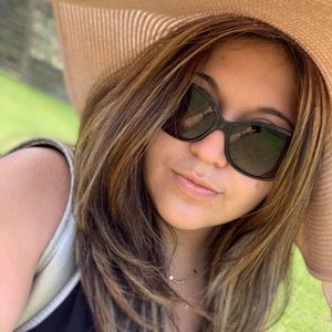 Meet your Posher, Alejandra